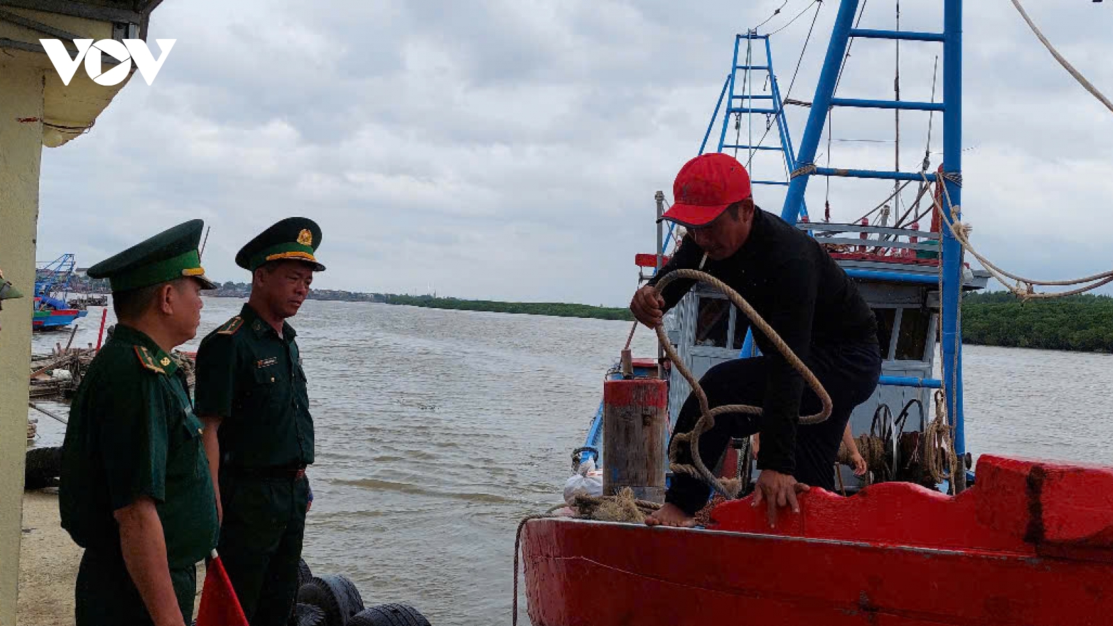 Nghệ An cấm tất cả tàu thuyền ra khơi từ 5h sáng mai